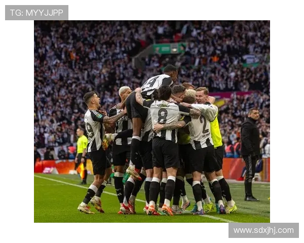 英格兰联赛杯:历届冠军与精彩赛事回顾及未来展望 英格兰联赛杯:历届冠军与精彩赛事回顾及未来展望