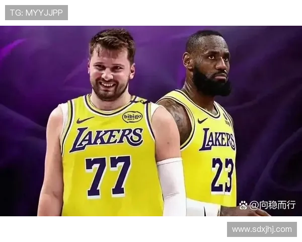 NBA季后赛焦点之战掀起激烈对决全场高潮不断球迷热情高涨时刻