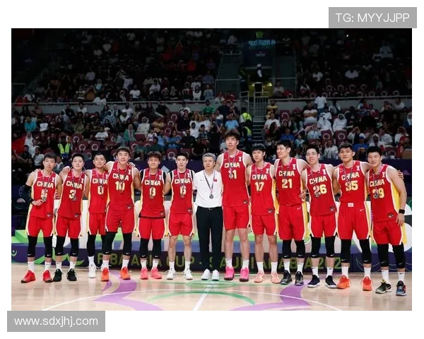 中国男篮逆转战胜澳大利亚成功晋级亚洲杯决赛，赵睿关键时刻表现出色